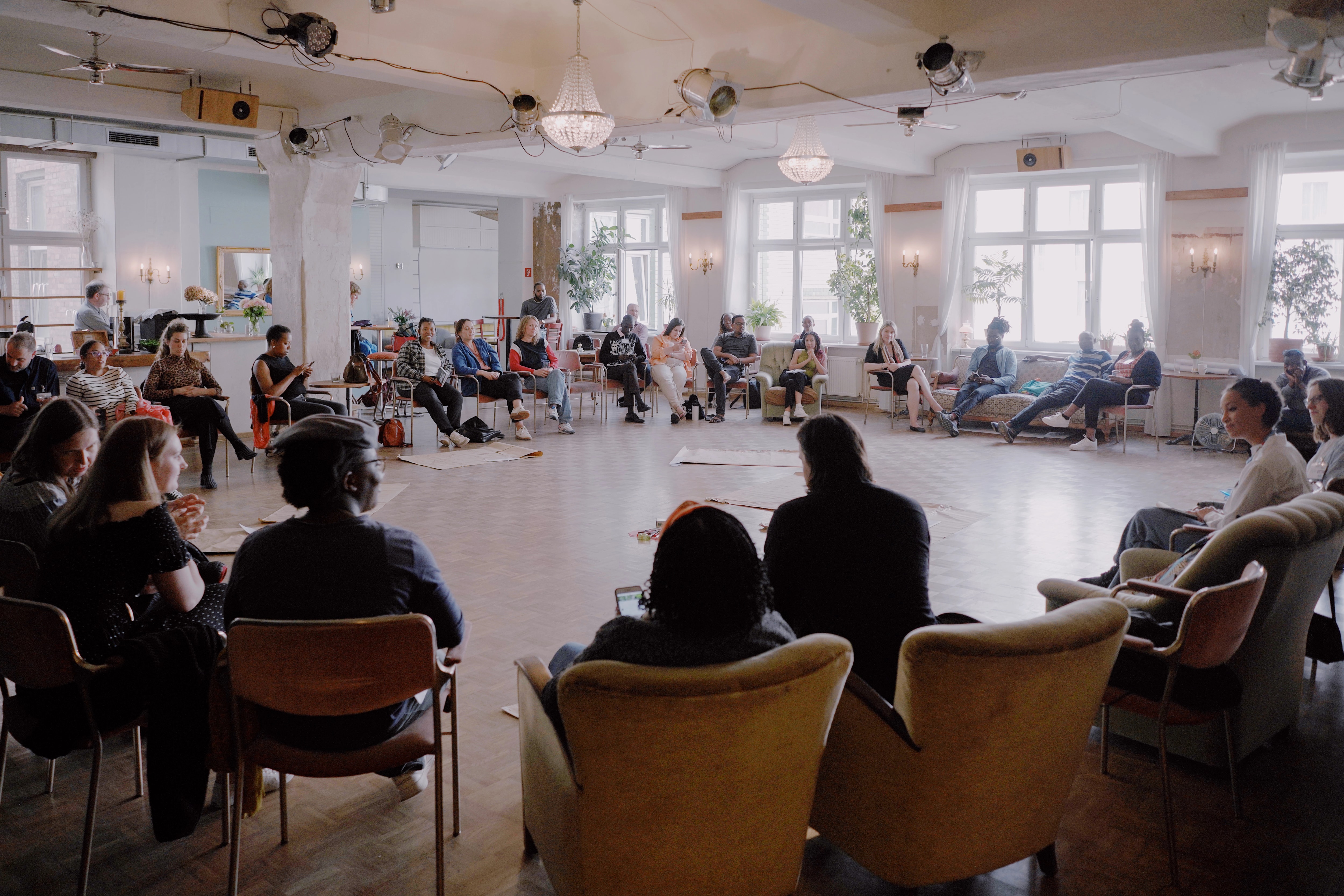 by Muhammad Salah group discussion in a large circle
